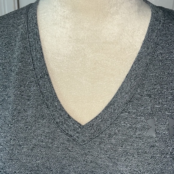 Under Armour women’s Tech heat gear gray V-Neck Tee Size XS - Picture 4 of 8